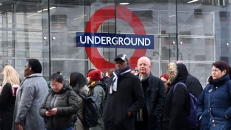 A londoni metróhálózat térképe színkódokkal