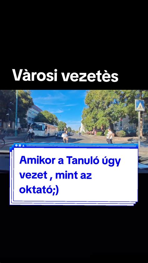 A Csiga Autósiskola logója és egy autó a városi forgalomban