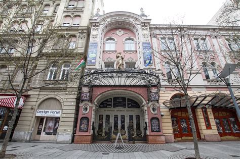 Nagymező utca éjszakai fényei