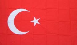 Török és magyar zászlók egymás mellett