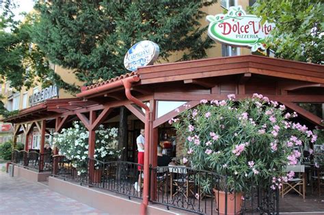 Étkezés illusztrációja a Dolce Vita Pizzériában