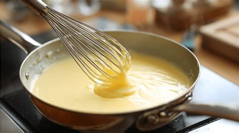 Sűrű, selymes vaníliás krém készítése