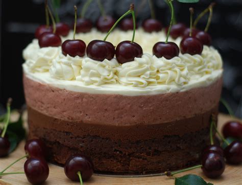 Meggyes-csokoládés torta