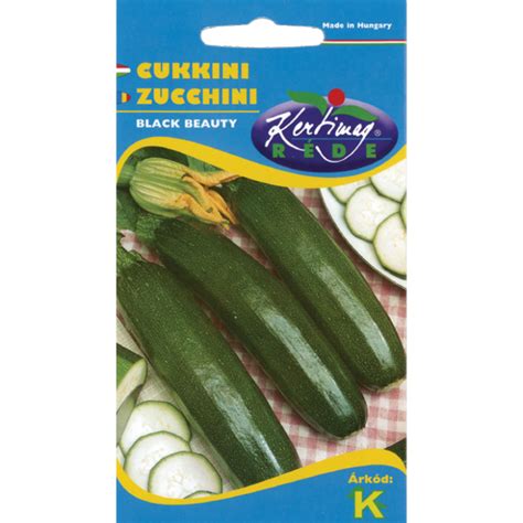 Zöld cukkini a konyhakertben