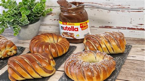 Nutellás csíkos péksütemények tepsiben