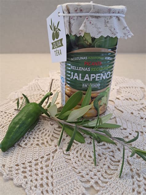 Többféle töltött olajbogyó vegyesen