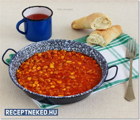 serpenyőben fővő chilis bab