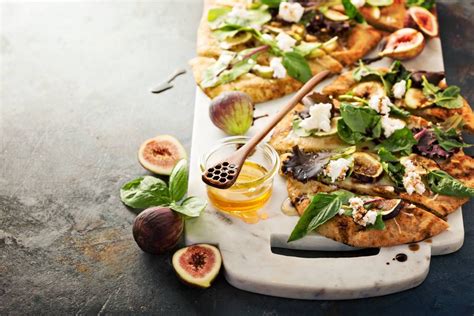 Sós és édes pizza egy tálon