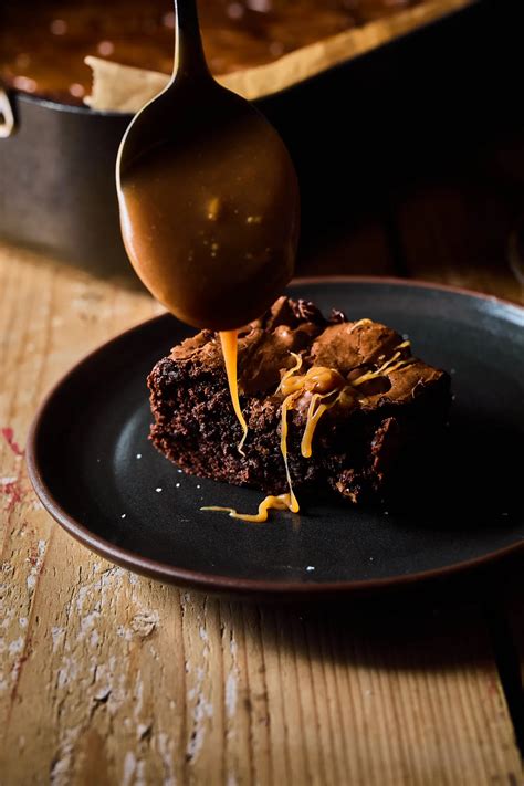 Sós karamellás brownie szeletek