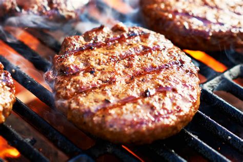 Pljeskavica sütése grillen