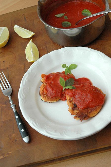Parmezános ricottafánk paradicsommártással