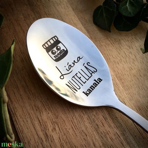 Nutellás üveg és egy kanál