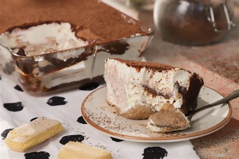 Nutellás tiramisu rétegezve, friss áfonyával díszítve