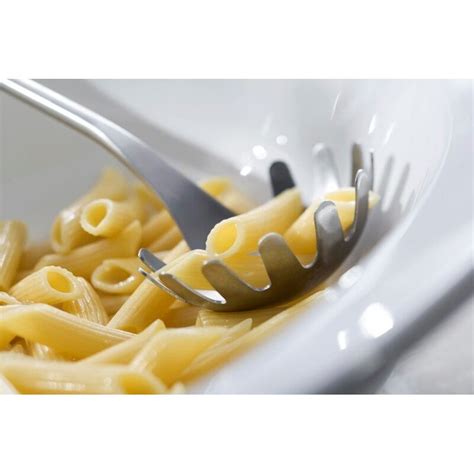 Különböző típusú spagetti kiszedő kanalak