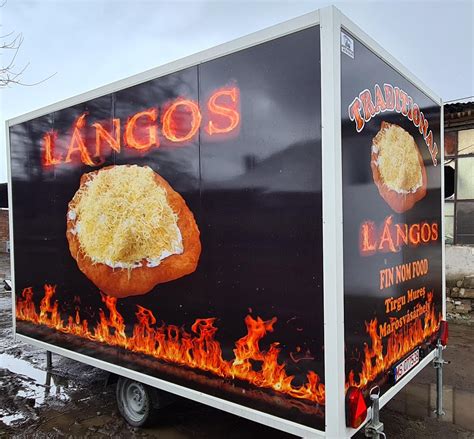 Lángos büfékocsi a magyar utcán