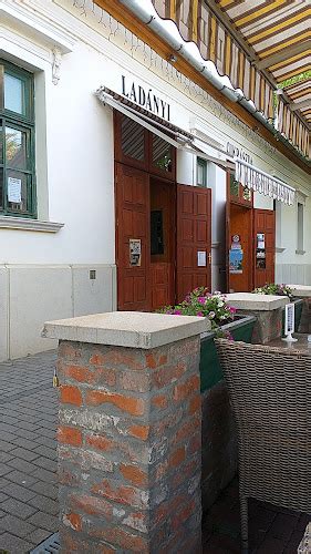A Ladányi Cukrászda hangulatos kerthelyisége