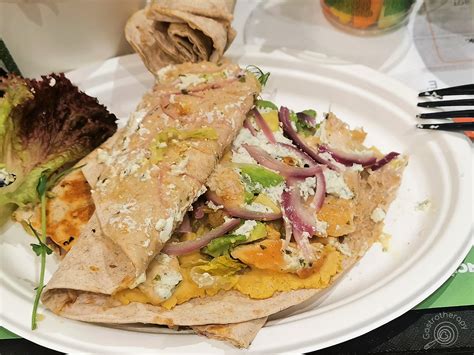 Yolo csirke és humusz quesadilla