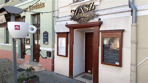 A Szász Söröző & Étterem külső képe Szekszárd főteréről