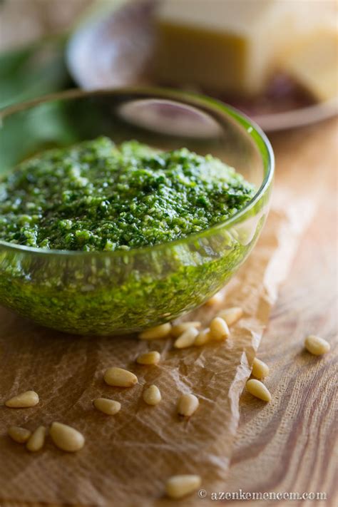 medvehagyma pesto és avokádókrémes tálka
