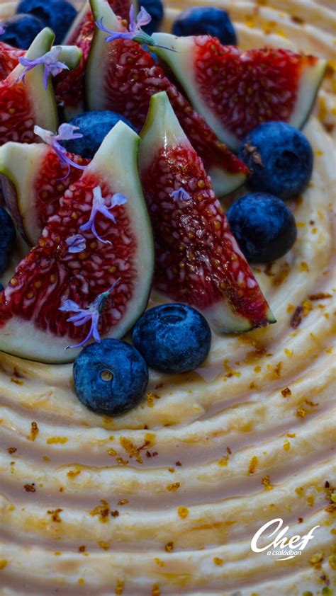 mascarponés krém friss bogyós gyümölcsökkel