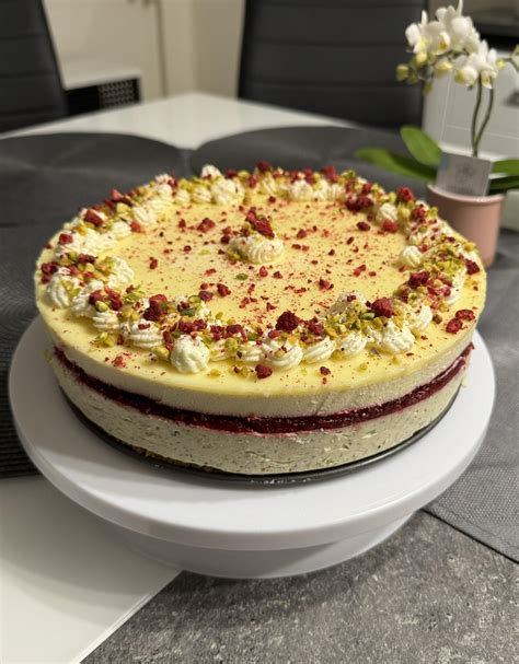 Fehércsokis málnás torta szelet
