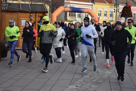 Szilveszteri futóverseny a Kossuth utcán