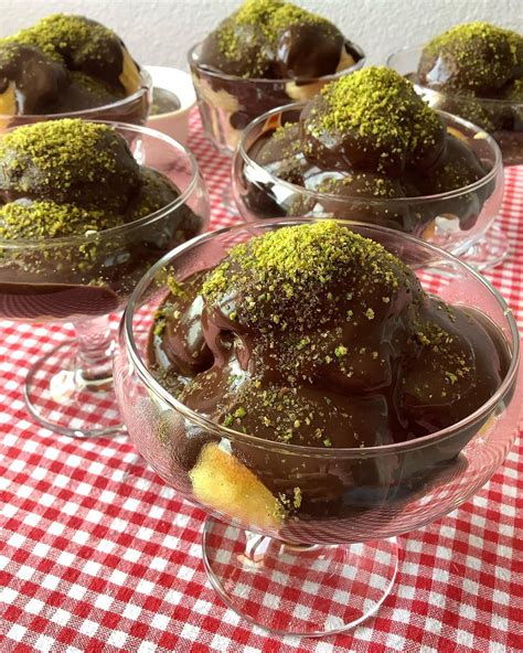Profiterol halom csokoládéöntettel