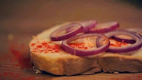 Zsíroskenyér hagymával és lángos