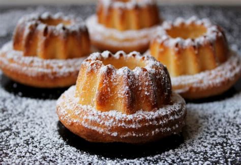 Különböző díszítésű kuglófok