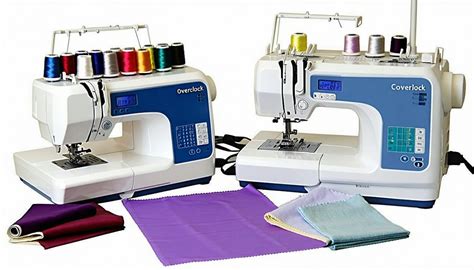 Varrógépek és textilek egy varrodában