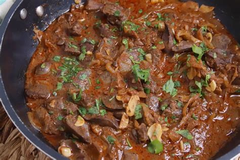 Csirkemáj őzgerincben tálalva