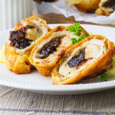 Töltött csirkemell rudak