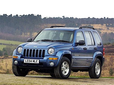 Jeep Cherokee KJ oldalnézet terepen