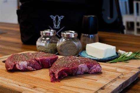 steak fűszerezése a sütés előtt