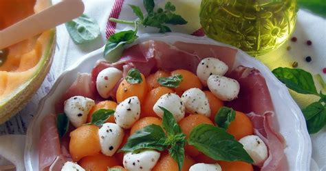 Sárgadinnye mozzarella saláta