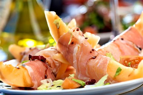 Sárgadinnye és sonka bruschetta