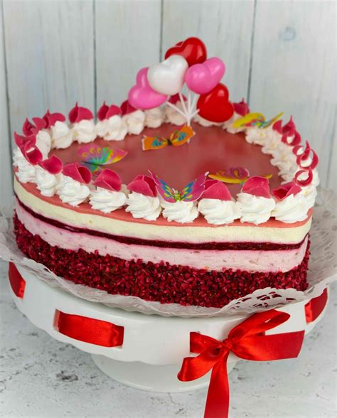 Málnás-fehércsokis mousse torta