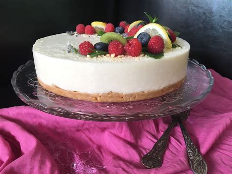 Díszített mascarponés túrótorta