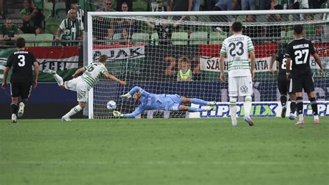 Hans-Jörg Butt tizenegyesből gólt szerez a Juventus ellen a Bajnokok Ligájában