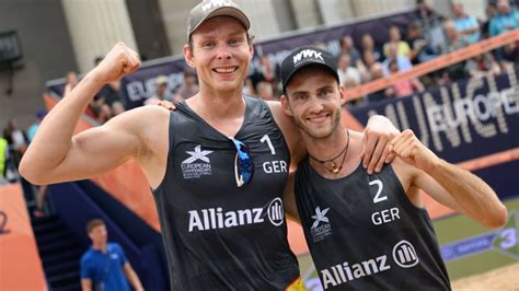 Nils Ehlers és Clemens Wickler strandröplabda meccsen