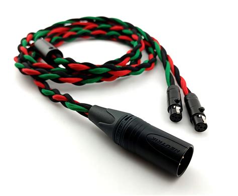 Kézzel készített szaloncukrok különböző színekben és csomagolásokban