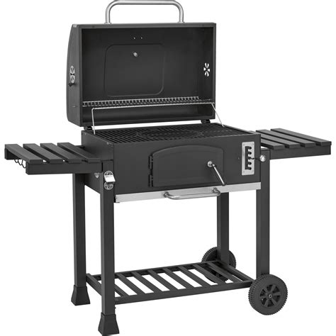 Jamestown Jaxon grillsütő használat közben
