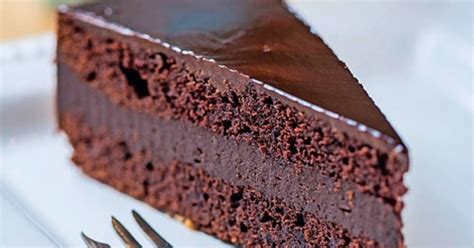 Csokitorta ganache krémmel szeletelve