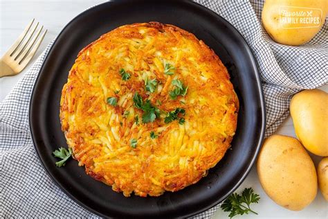 sütőből kivett aranybarna baklava szeletek
