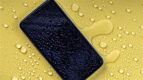 Beázott telefon alkatrészei