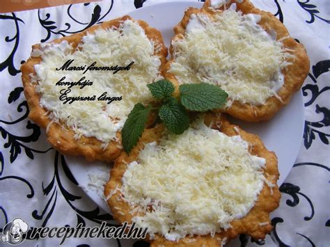 Nyers burgonyás lángos tészta gombócok