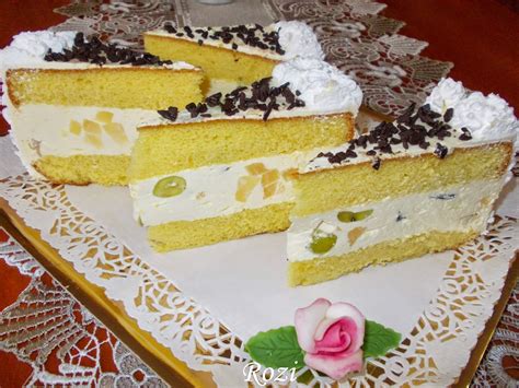 dekorált diplomata torta szeletelés előtt