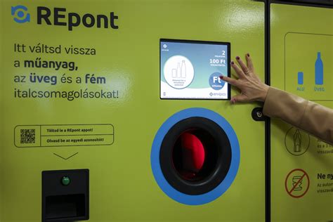 A multi-feed üvegvisszaváltó automata működés közben