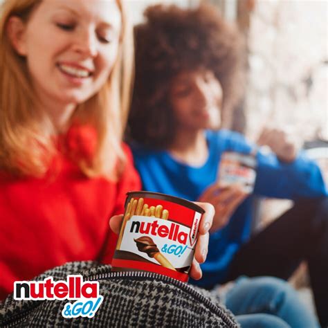 Nutella üveg és mogyorók