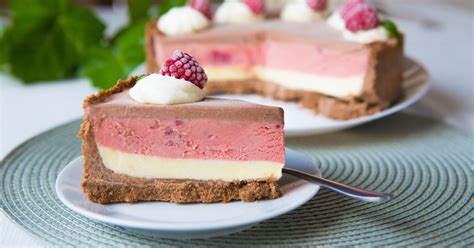 jégkrémtorta eperrel